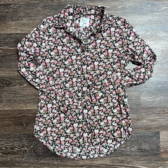 The Shirt by Rochelle Behrens Tops - The Shirt by Rochelle Behrens flower/floral size small women’s